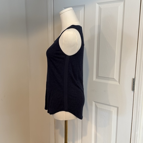 vince. Blue tank with 100% silk side stripe detail XS NWOT - Picture 3 of 11